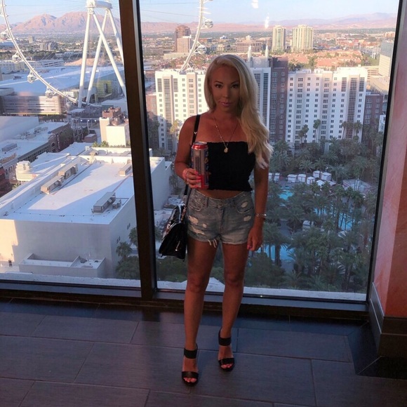 Meet your posher! - Picture 2 of 8